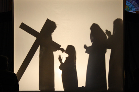 Chemin de croix (3 avril 2015) organisé par les filles du groupe SPA  – Jésus rencontre les femmes de Jérusalem
